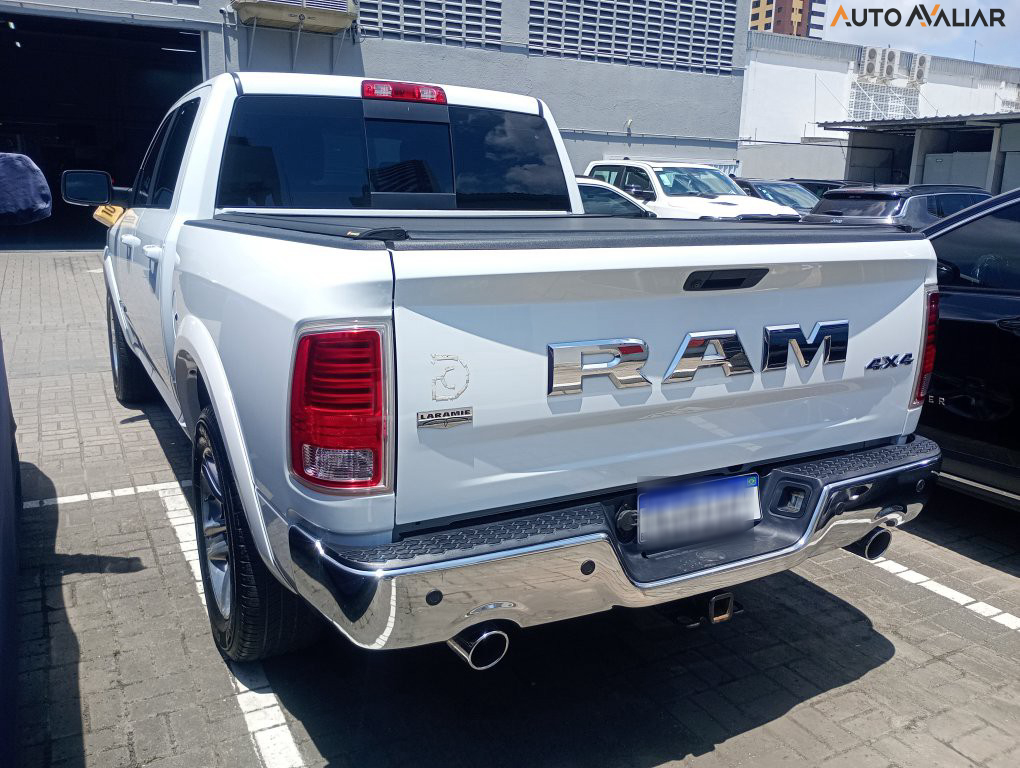 RAM CLASSIC 5.7 V8 GASOLINA LARAMIE CD 4X4 AUTOMATICO