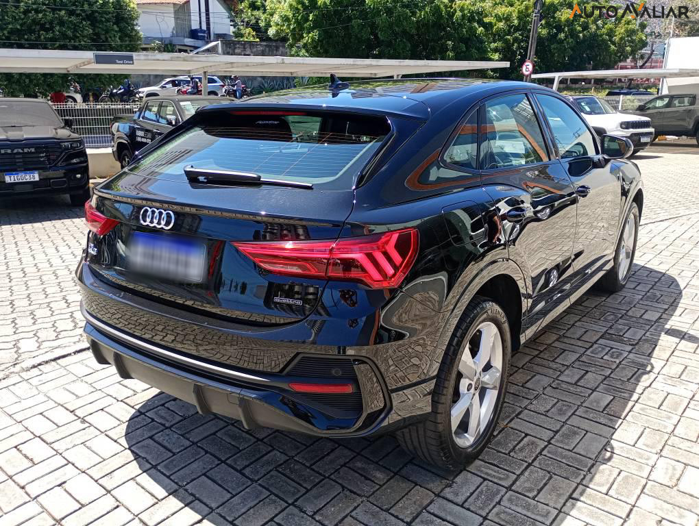 AUDI Q3 2.0 40 TFSI GASOLINA SPORTBACK PERFORMANCE BLACK QUATTRO TIPTRONIC