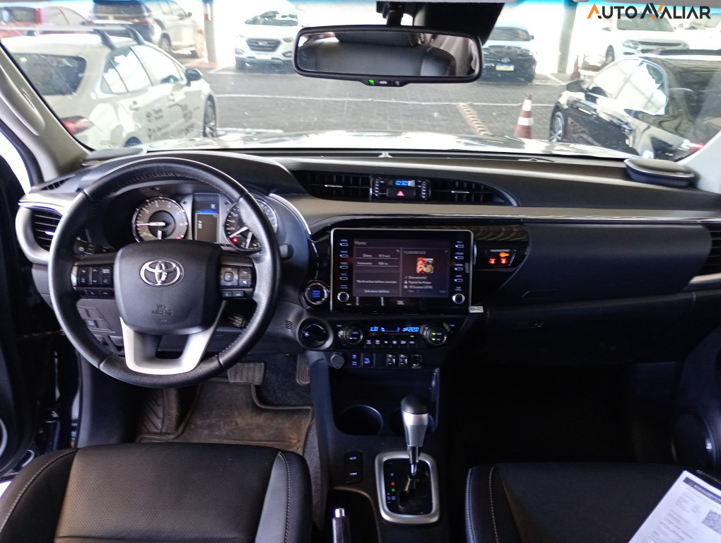 TOYOTA HILUX 2.8 D-4D TURBO DIESEL CD SRX 4X4 AUTOMÁTICO