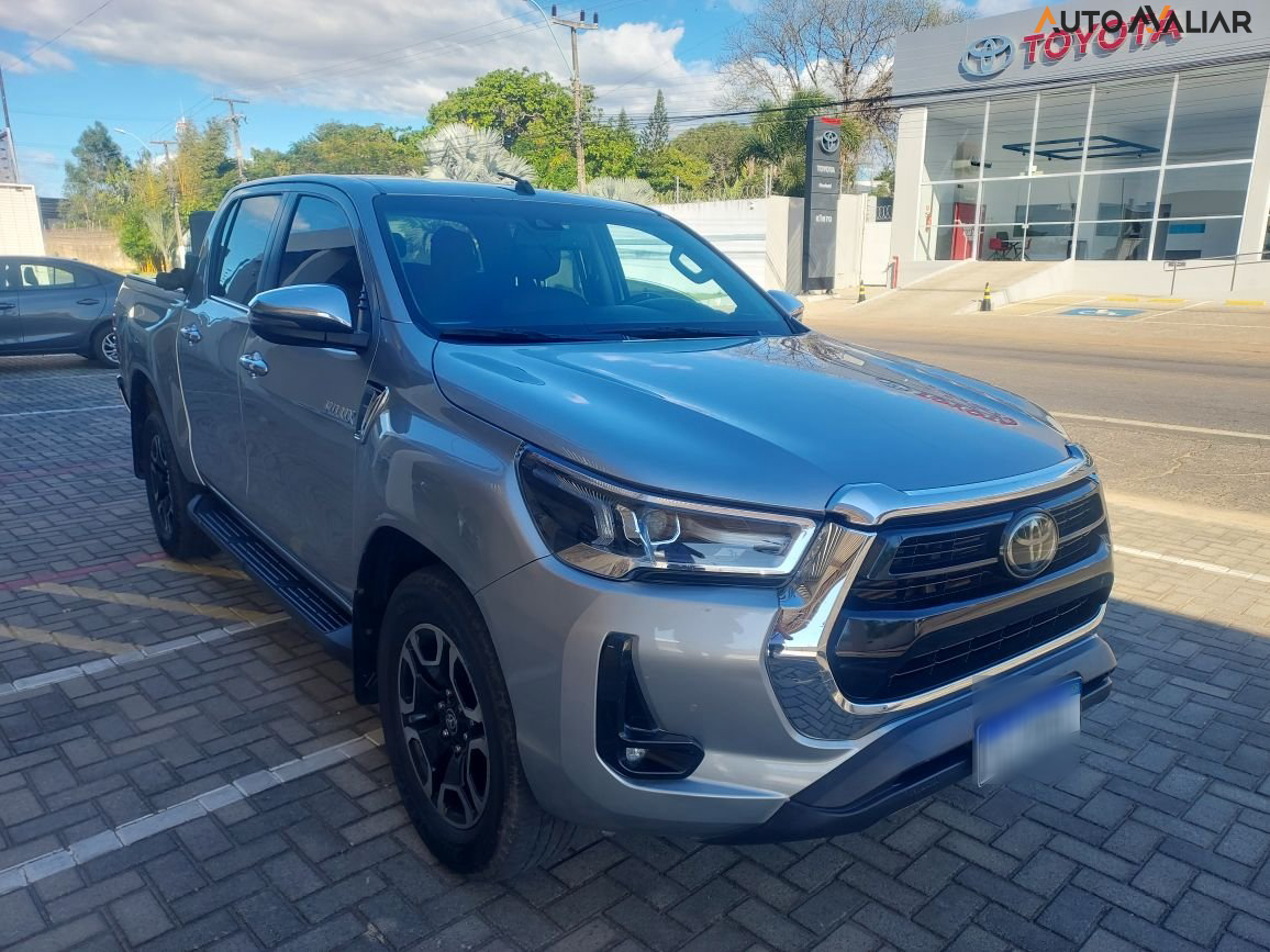 TOYOTA HILUX 2.8 D-4D TURBO DIESEL CD SRX 4X4 AUTOMÁTICO