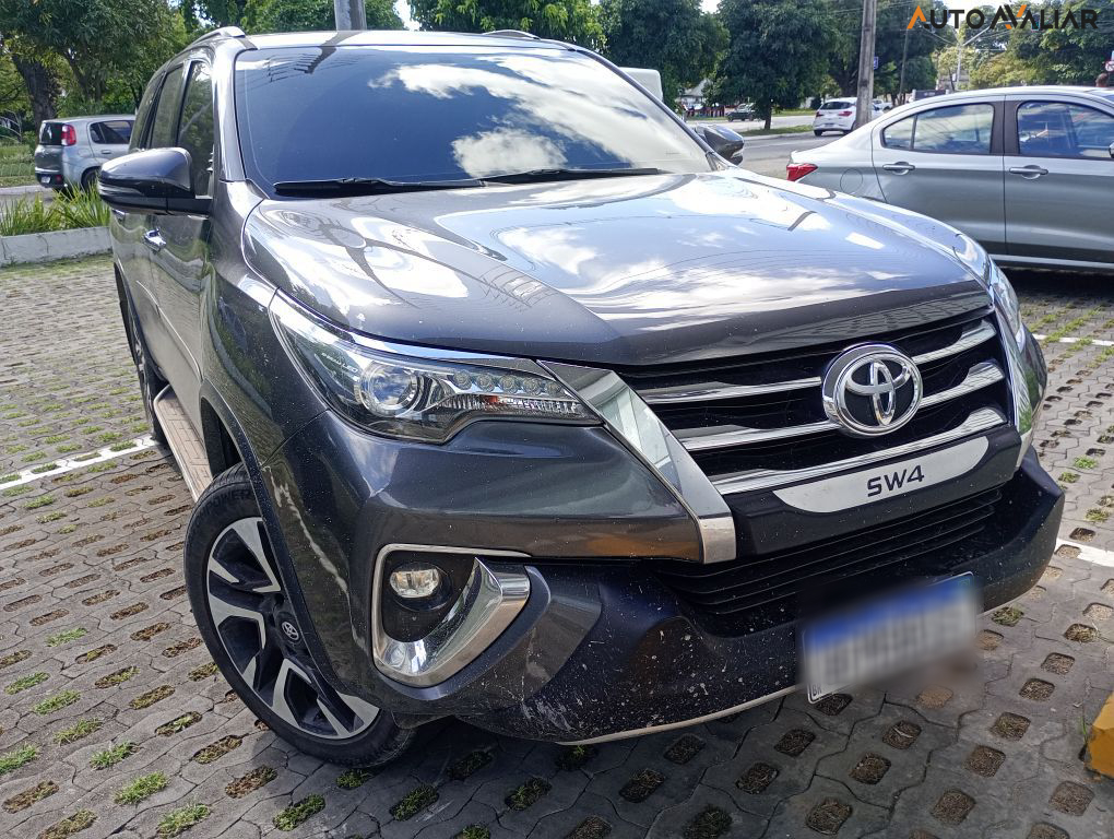 TOYOTA HILUX SW4 2.8 SRX 4X4 7 LUGARES 16V TURBO INTERCOOLER DIESEL 4P AUTOMATICO