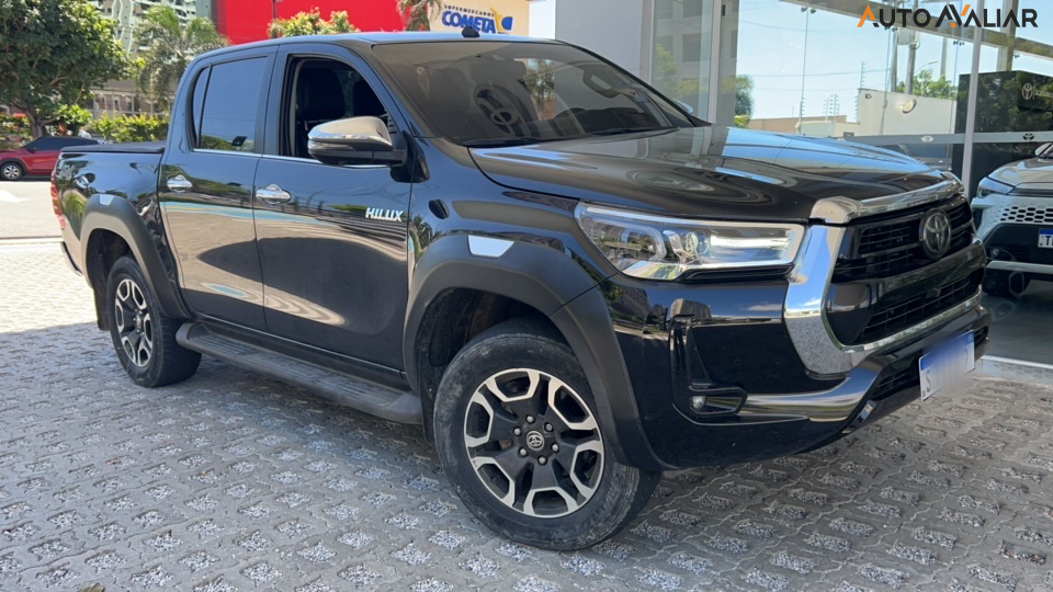 TOYOTA HILUX 2.8 D-4D TURBO DIESEL CD SRX 4X4 AUTOMÁTICO