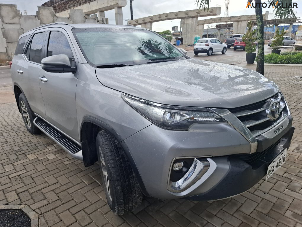 TOYOTA HILUX SW4 2.8 SRX 4X4 7 LUGARES 16V TURBO INTERCOOLER DIESEL 4P AUTOMATICO
