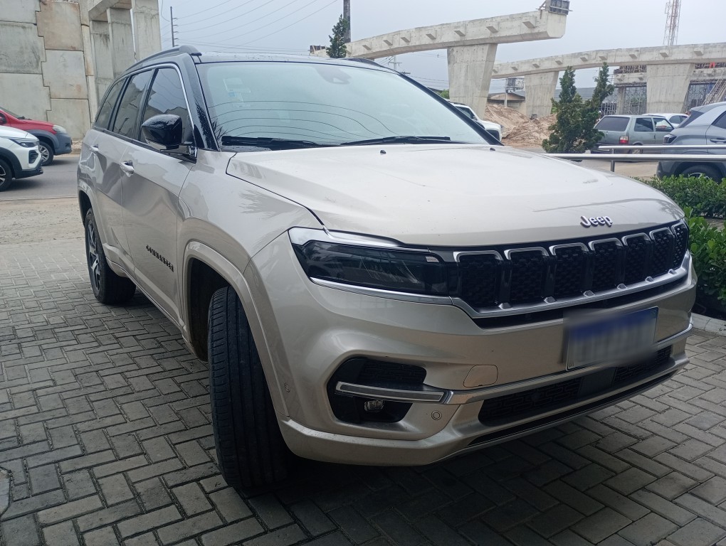 JEEP COMMANDER 2.0 TD380 TURBO DIESEL OVERLAND AT9