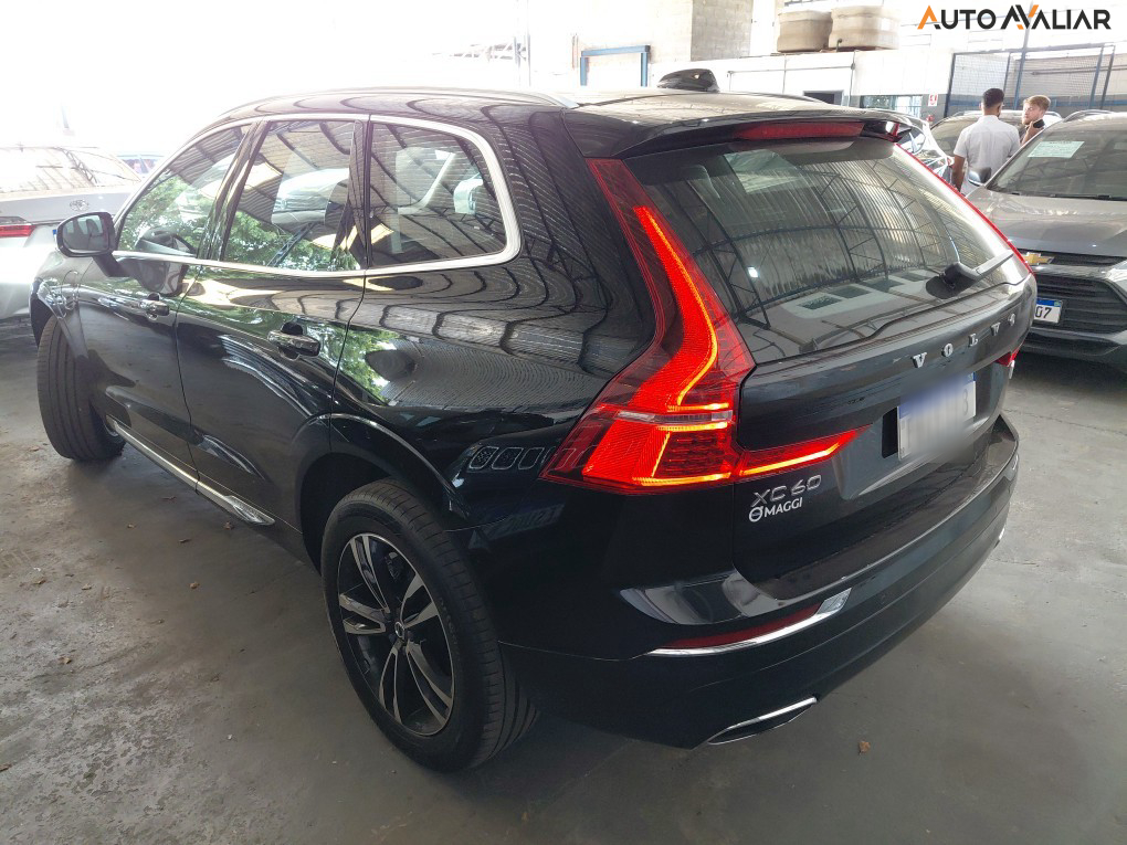 VOLVO XC60 2.0 T8 HYBRID MOMENTUM AWD GEARTRONIC