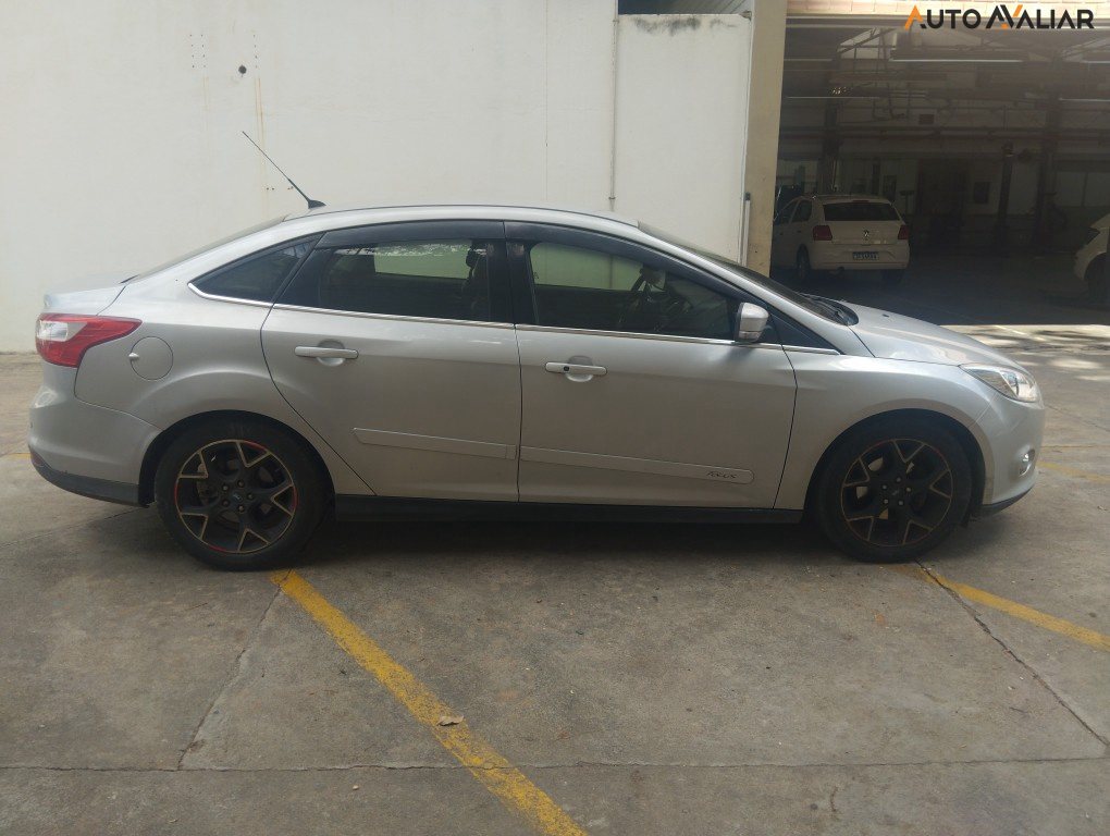 FORD FOCUS 2.0 TITANIUM SEDAN 16V FLEX 4P POWERSHIFT