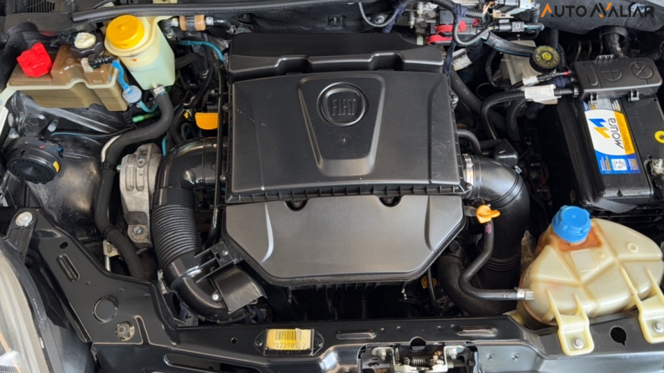 FIAT PUNTO 1.6 ESSENCE 16V FLEX 4P AUTOMATIZADO