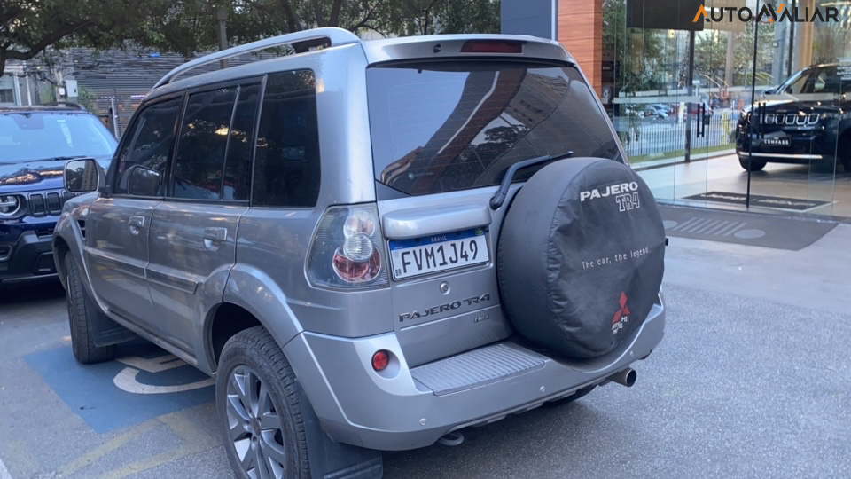 MITSUBISHI PAJERO TR4 2.0 4X2 16V 140CV FLEX 4P MANUAL