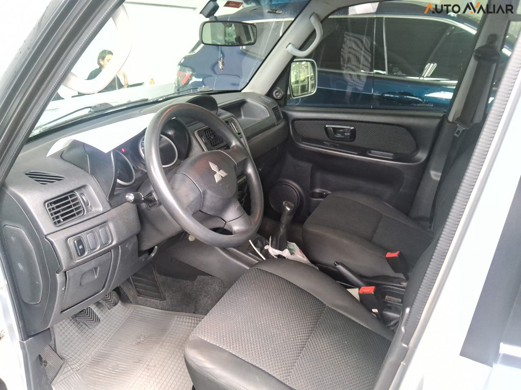 MITSUBISHI PAJERO TR4 2.0 4X2 16V 140CV FLEX 4P MANUAL