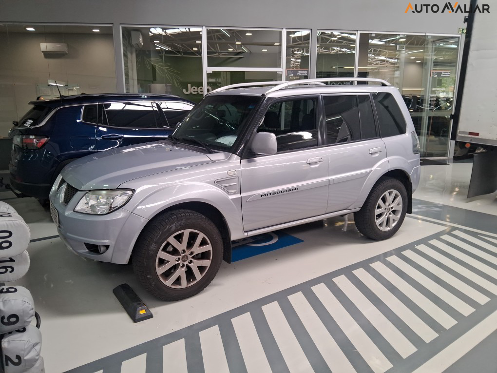 MITSUBISHI PAJERO TR4 2.0 4X2 16V 140CV FLEX 4P MANUAL