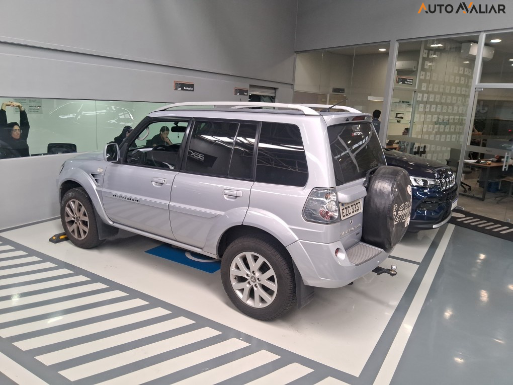 MITSUBISHI PAJERO TR4 2.0 4X2 16V 140CV FLEX 4P MANUAL