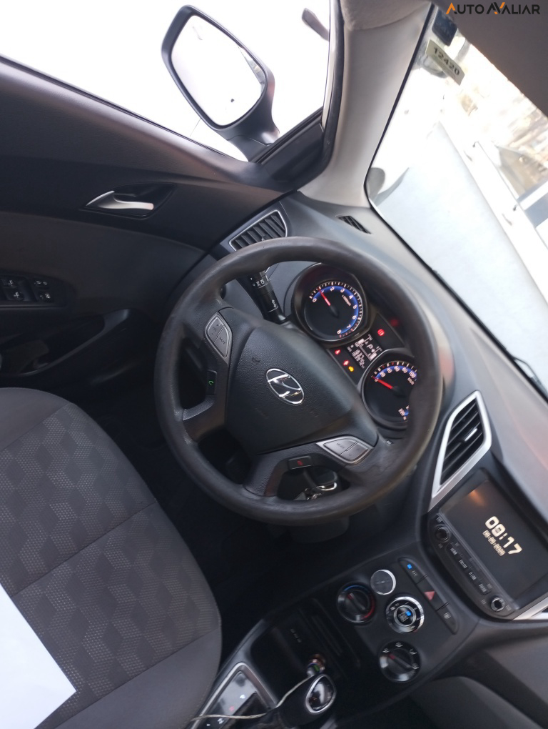 HYUNDAI HB20S 1.6 COMFORT PLUS 16V FLEX 4P AUTOMATICO