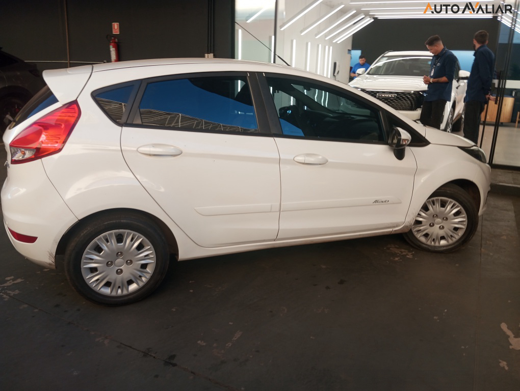 FORD FIESTA 1.6 SE HATCH 16V FLEX 4P MANUAL