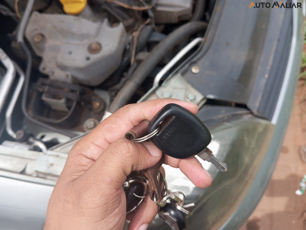 RENAULT CLIO 1.6 PRIVILEGE SEDAN 16V FLEX 4P MANUAL