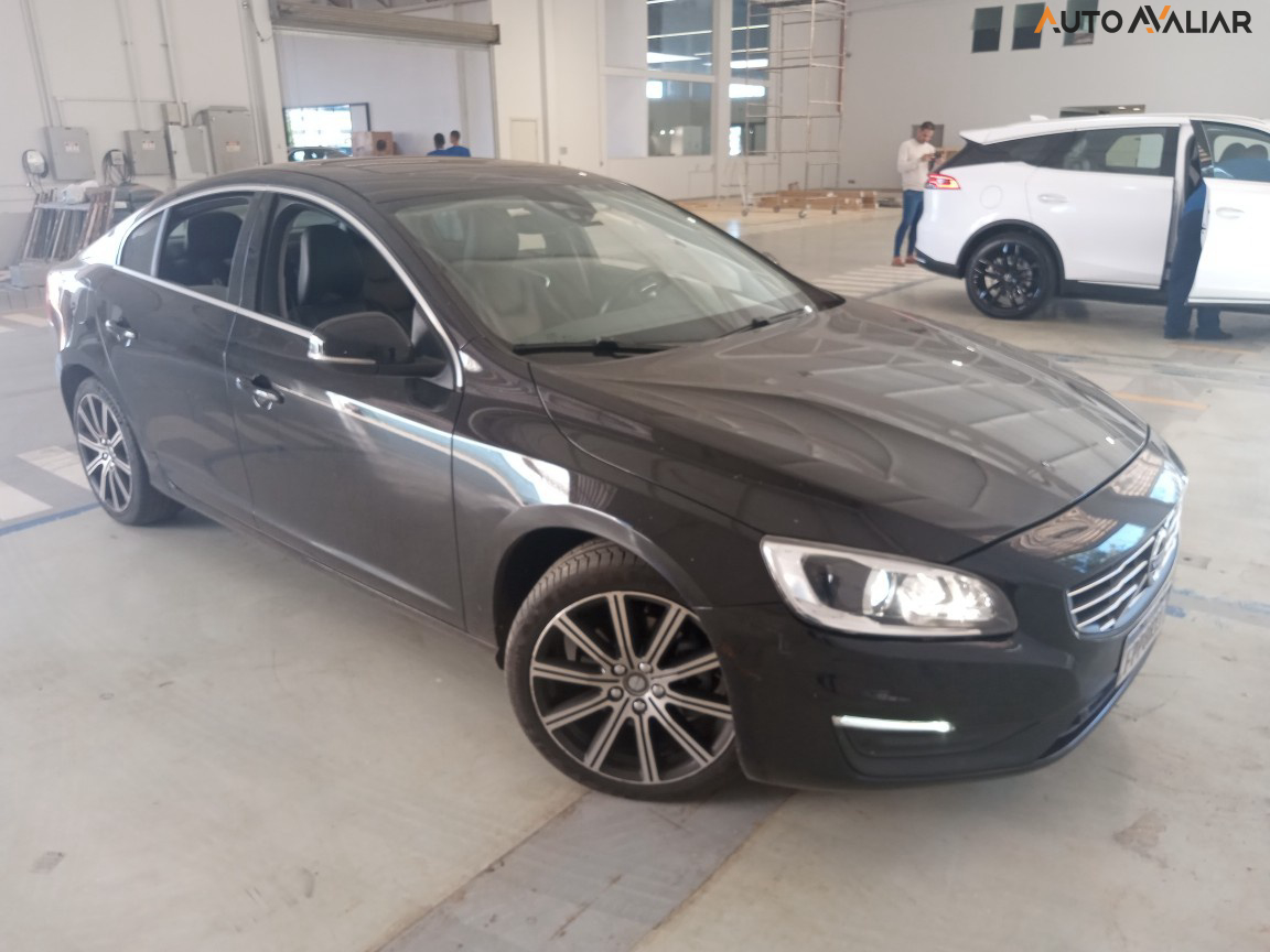 VOLVO S60 2.0 T4 MOMENTUM GASOLINA 4P AUTOMATICO