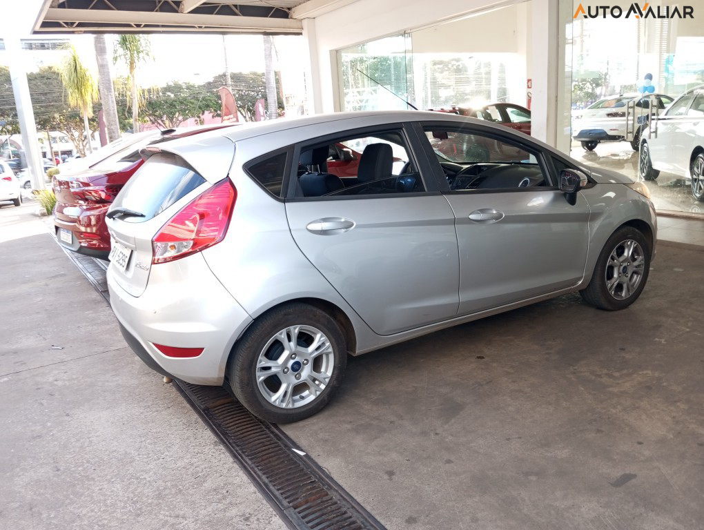 FORD FIESTA 1.6 SE HATCH 16V FLEX 4P MANUAL