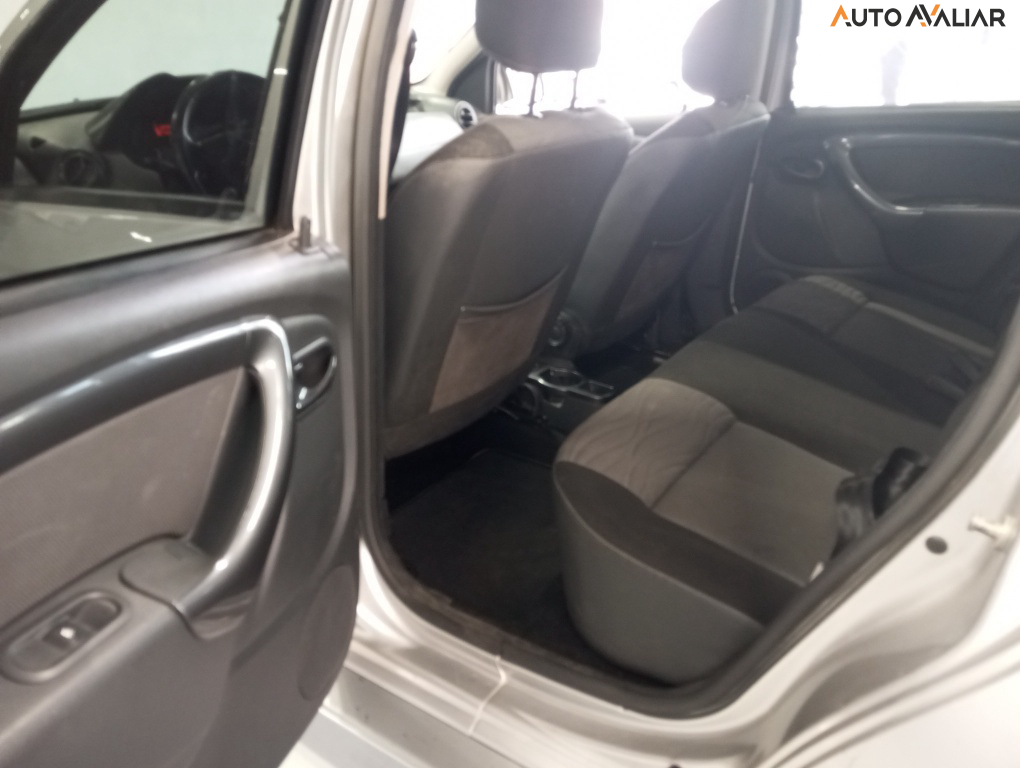 RENAULT DUSTER 2.0 DYNAMIQUE 4X2 16V FLEX 4P AUTOMATICO