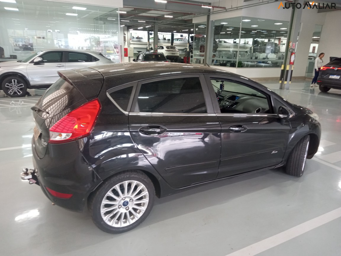 FORD FIESTA 1.6 TITANIUM HATCH 16V FLEX 4P POWERSHIFT