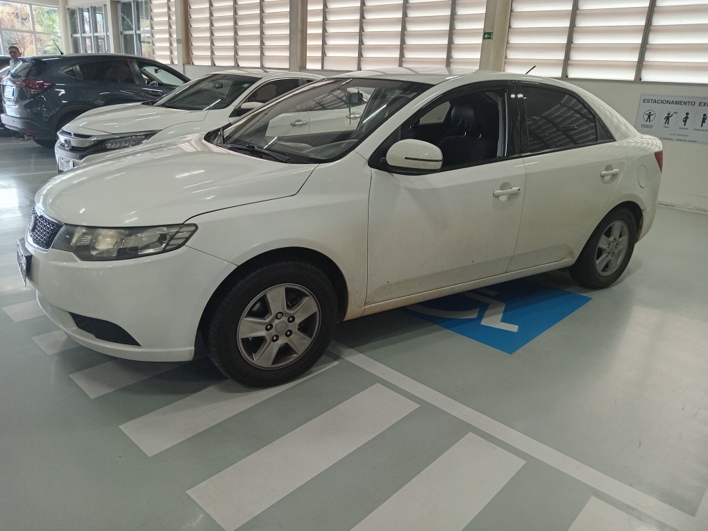 KIA CERATO 1.6 EX3 SEDAN 16V GASOLINA 4P MANUAL