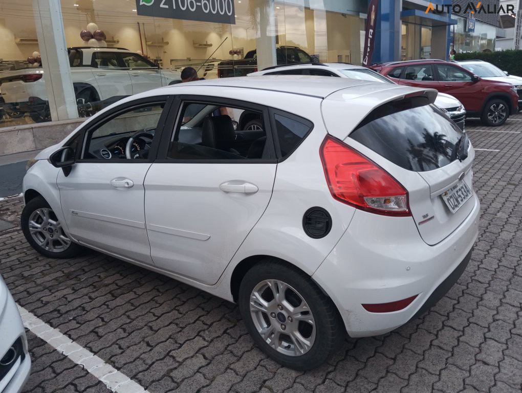 FORD FIESTA 1.6 SE HATCH 16V FLEX 4P POWERSHIFT