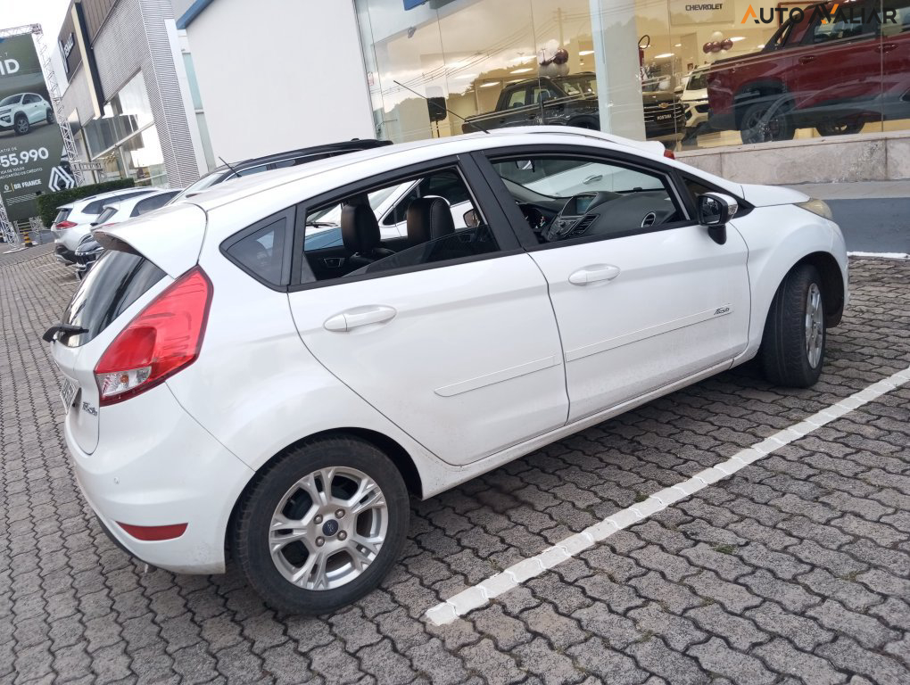 FORD FIESTA 1.6 SE HATCH 16V FLEX 4P POWERSHIFT