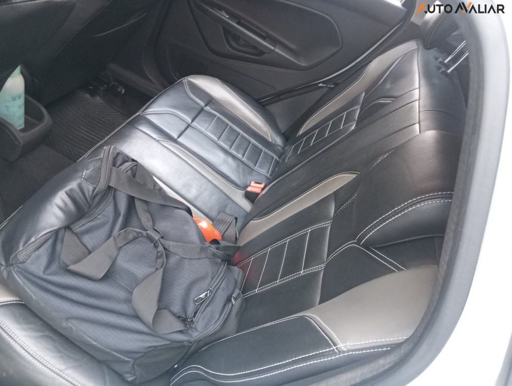 FORD FIESTA 1.6 SE HATCH 16V FLEX 4P POWERSHIFT