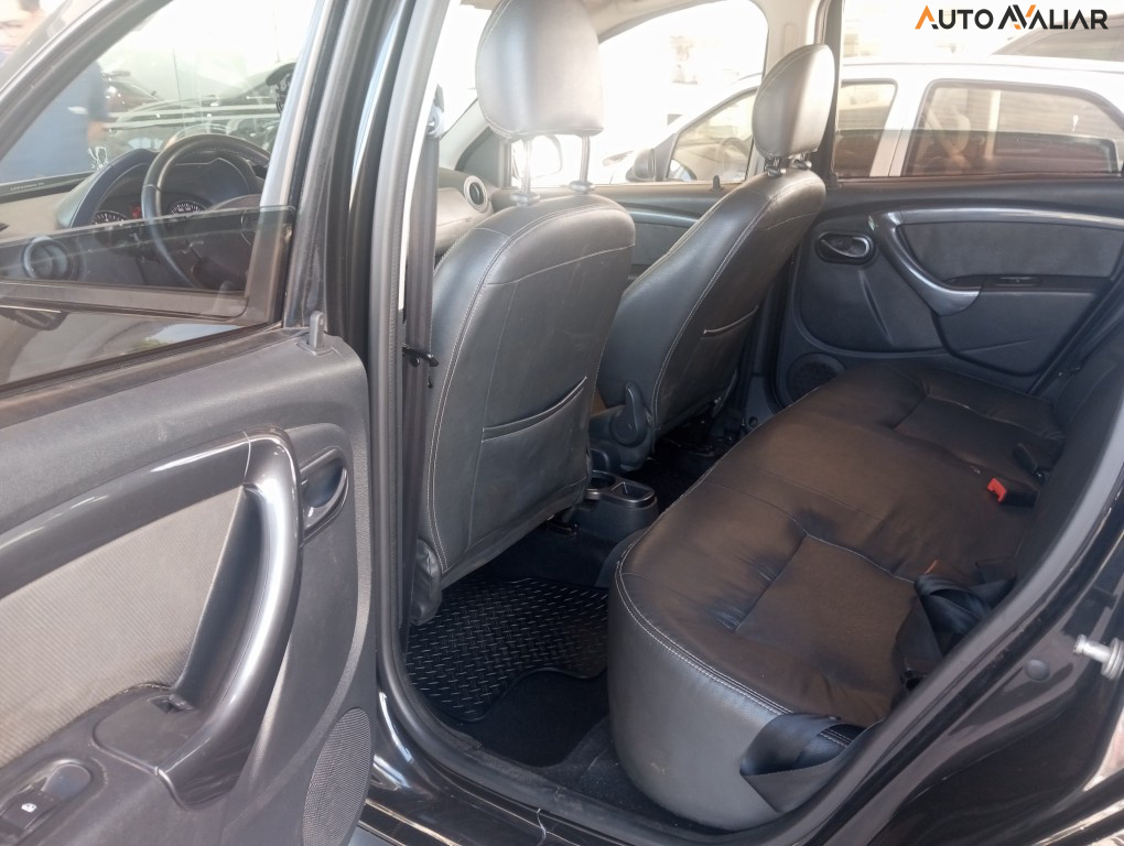 RENAULT DUSTER 2.0 DYNAMIQUE 4X2 16V FLEX 4P AUTOMATICO