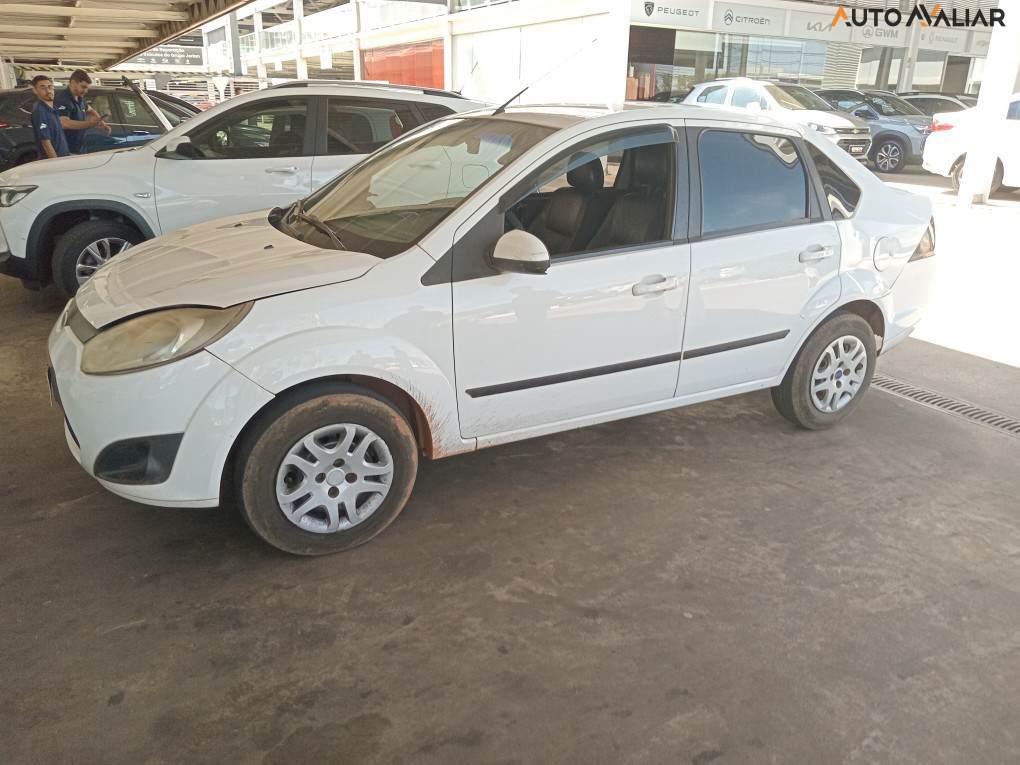 FORD FIESTA 1.6 ROCAM SEDAN 8V FLEX 4P MANUAL