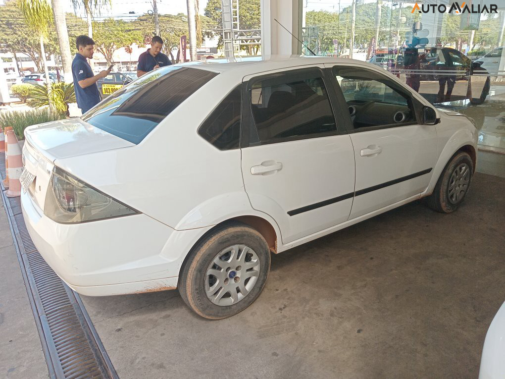 FORD FIESTA 1.6 ROCAM SEDAN 8V FLEX 4P MANUAL