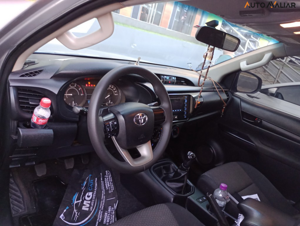 TOYOTA HILUX 2.8 NARROW 4X4 CD 16V DIESEL 4P MANUAL