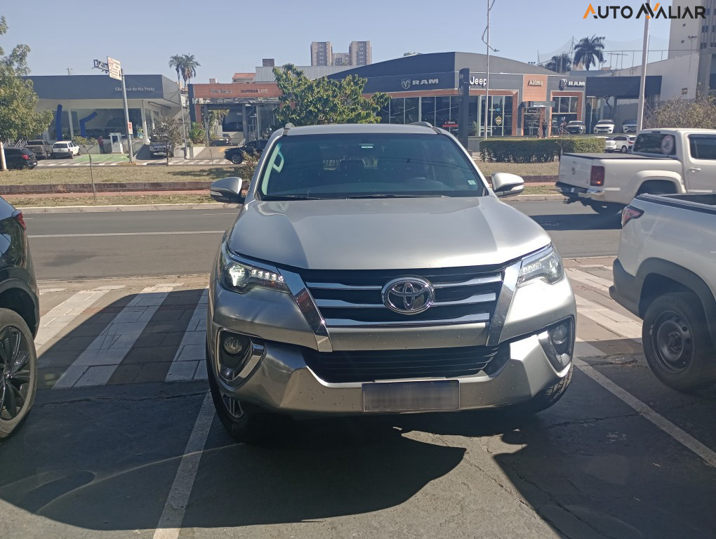 TOYOTA HILUX SW4 4.0 SRX 4X4 7 LUGARES V6 24V GASOLINA 4P AUTOMATICO