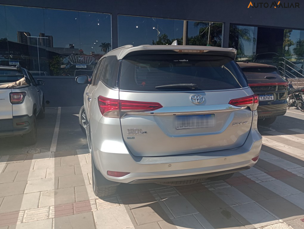 TOYOTA HILUX SW4 4.0 SRX 4X4 7 LUGARES V6 24V GASOLINA 4P AUTOMATICO