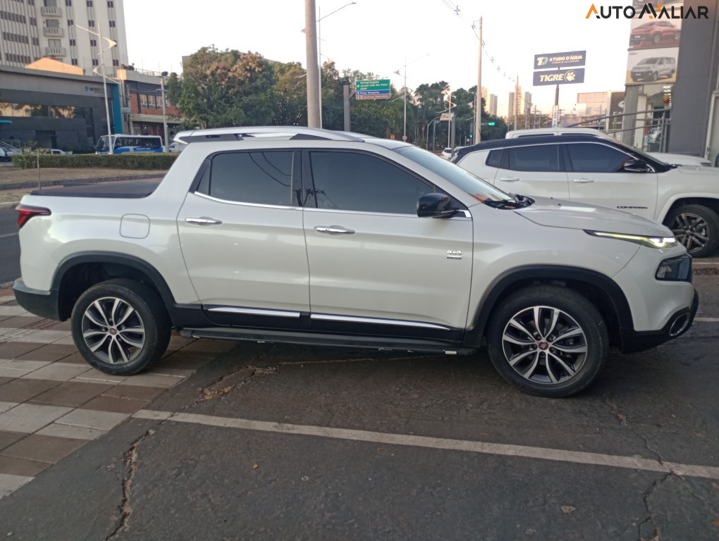 FIAT TORO 2.0 16V TURBO DIESEL VOLCANO 4WD AT9