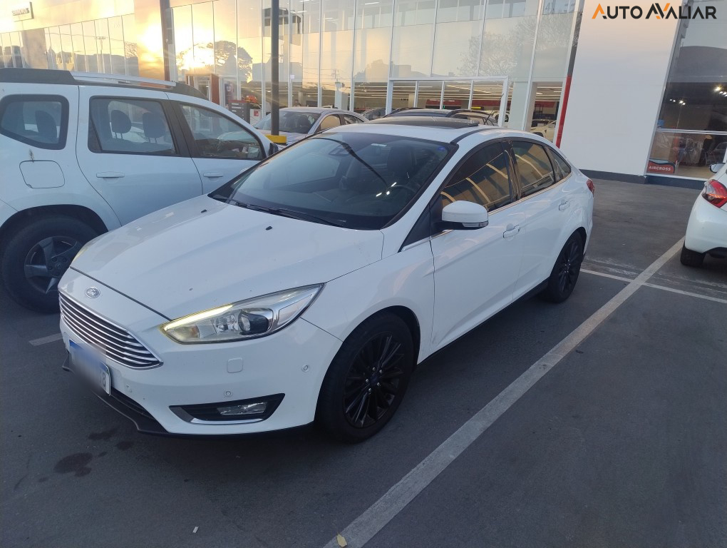 FORD FOCUS 2.0 TITANIUM PLUS FASTBACK 16V FLEX 4P POWERSHIFT
