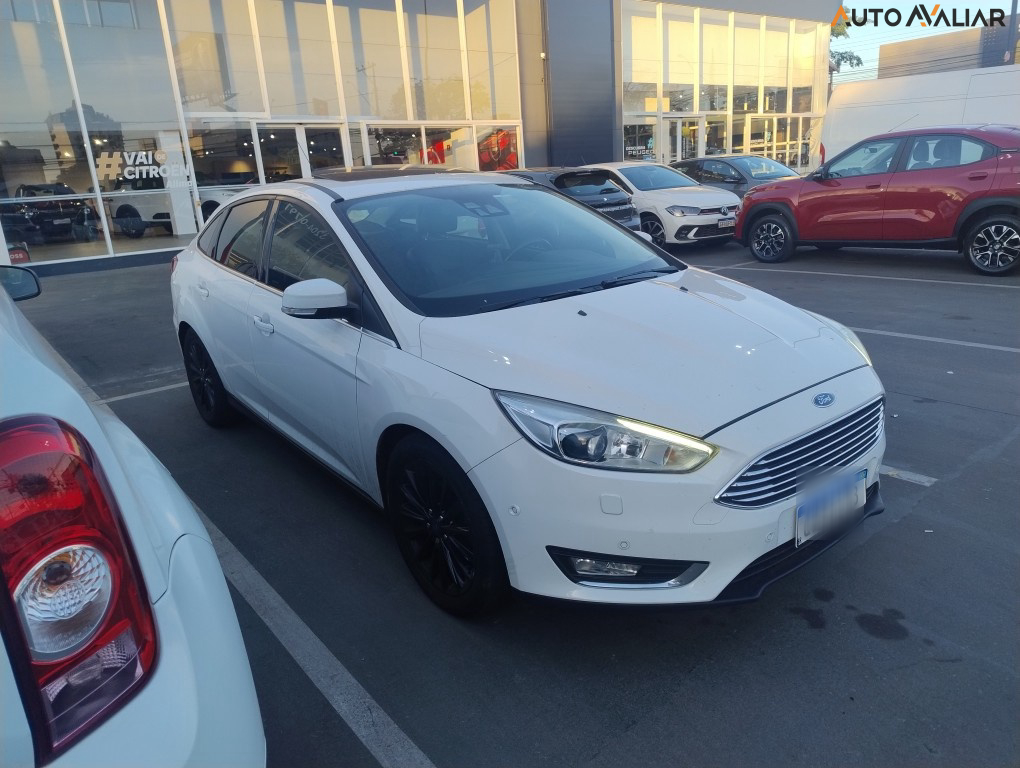 FORD FOCUS 2.0 TITANIUM PLUS FASTBACK 16V FLEX 4P POWERSHIFT