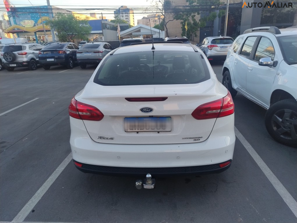 FORD FOCUS 2.0 TITANIUM PLUS FASTBACK 16V FLEX 4P POWERSHIFT