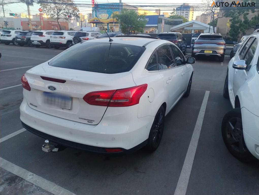 FORD FOCUS 2.0 TITANIUM PLUS FASTBACK 16V FLEX 4P POWERSHIFT