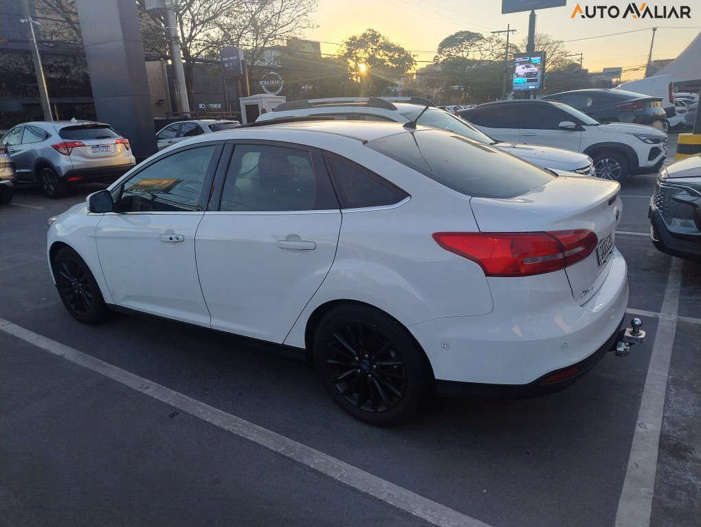 FORD FOCUS 2.0 TITANIUM PLUS FASTBACK 16V FLEX 4P POWERSHIFT