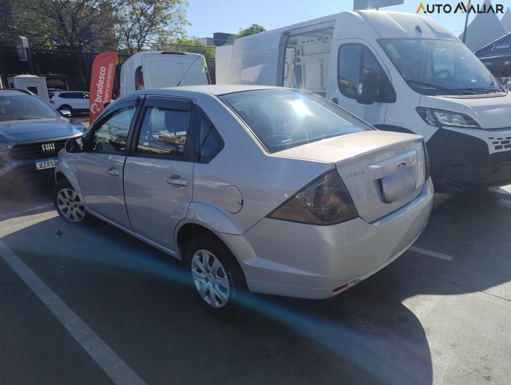 FORD FIESTA 1.6 ROCAM SEDAN 8V FLEX 4P MANUAL