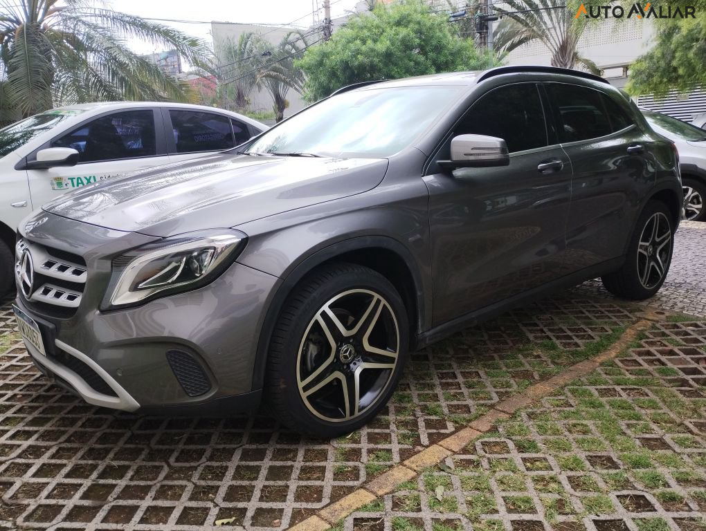 MERCEDES-BENZ GLA 200 1.6 CGI FLEX STYLE 7G-DCT