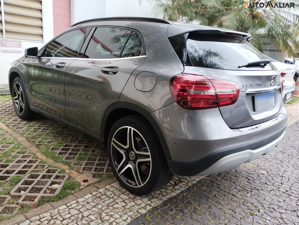 MERCEDES-BENZ GLA 200 1.6 CGI FLEX STYLE 7G-DCT