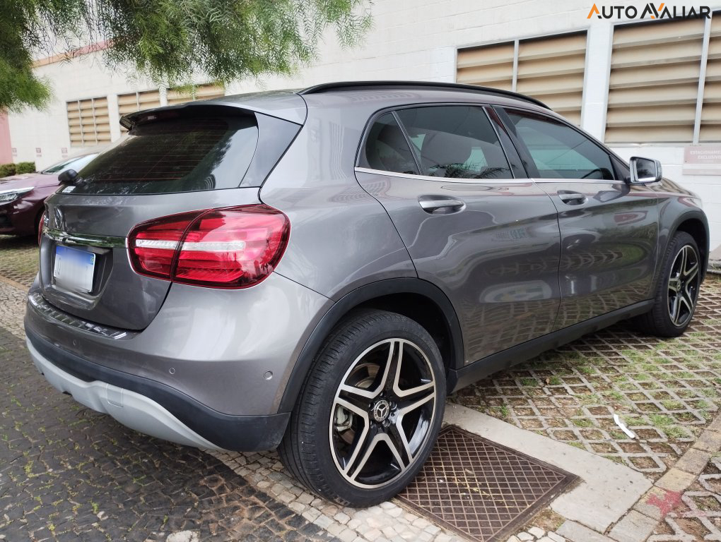 MERCEDES-BENZ GLA 200 1.6 CGI FLEX STYLE 7G-DCT