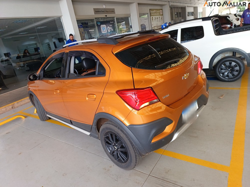 CHEVROLET ONIX 1.4 MPFI ACTIV 8V FLEX 4P AUTOMATICO