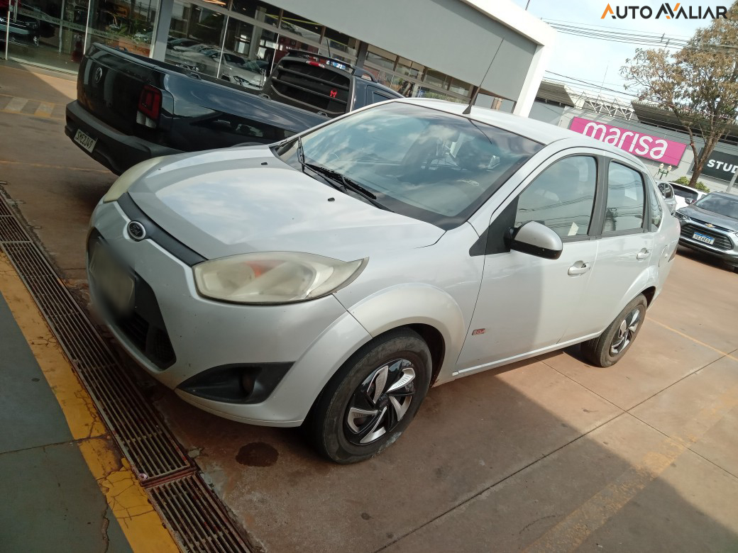 FORD FIESTA 1.6 ROCAM SEDAN 8V FLEX 4P MANUAL