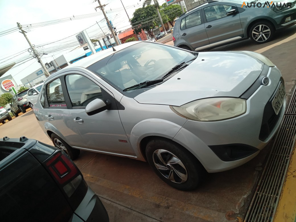 FORD FIESTA 1.6 ROCAM SEDAN 8V FLEX 4P MANUAL