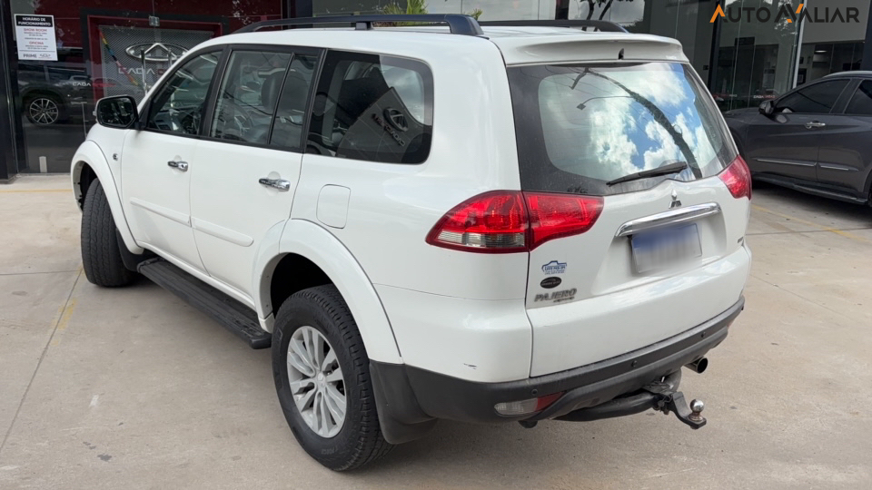 MITSUBISHI PAJERO 3.2 HPE 4X4 7 LUGARES 16V TURBO INTERCOOLER DIESEL 4P AUTOMATICO