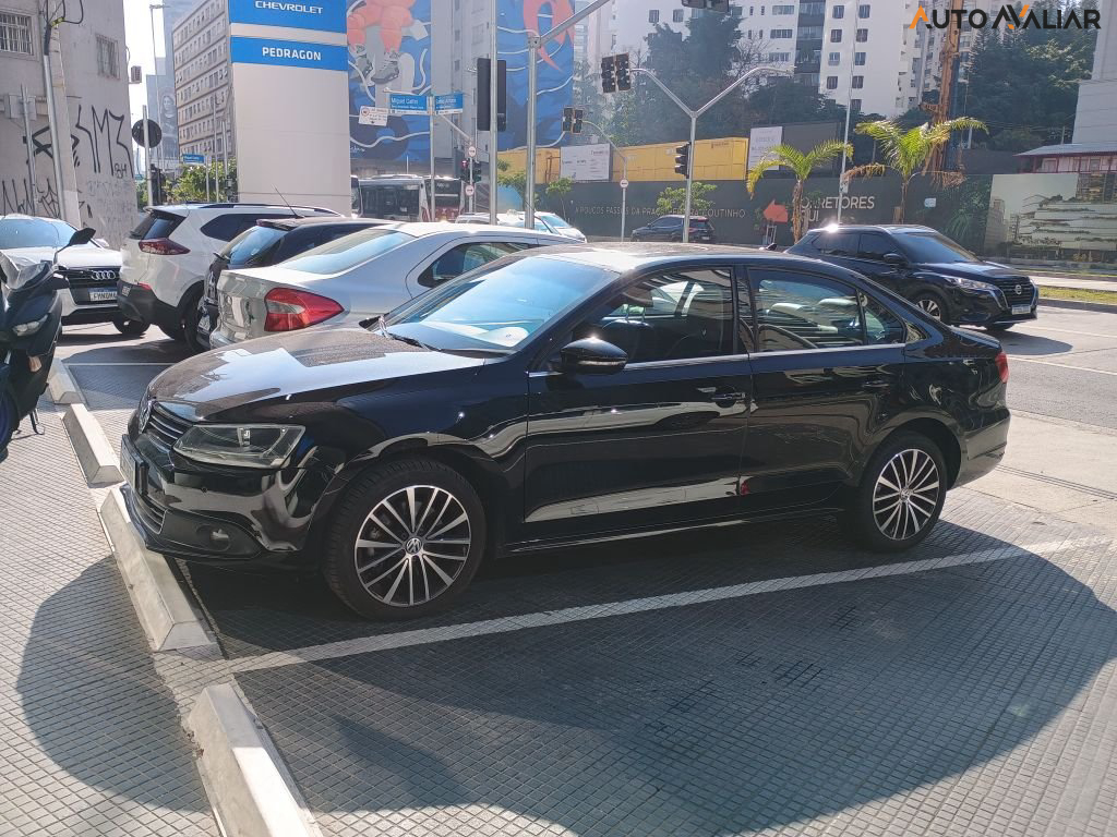VOLKSWAGEN JETTA 2.0 COMFORTLINE FLEX 4P TIPTRONIC