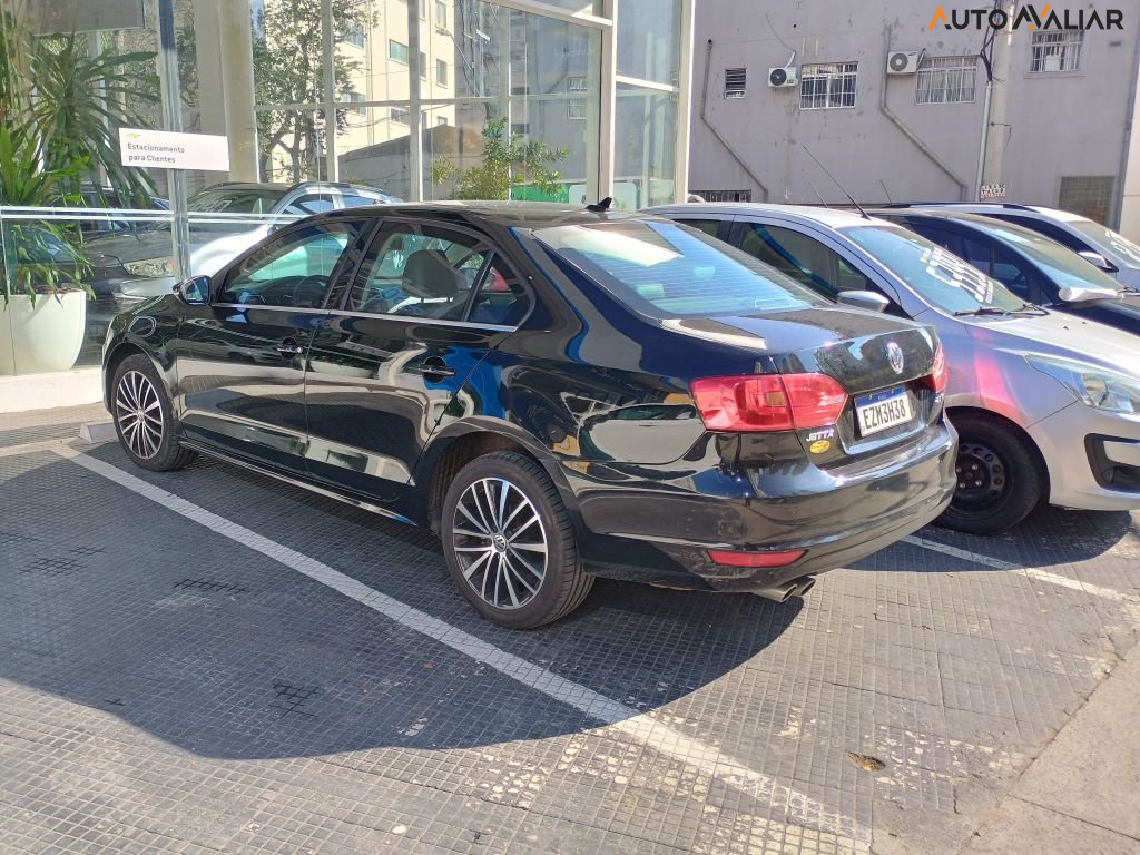 VOLKSWAGEN JETTA 2.0 COMFORTLINE FLEX 4P TIPTRONIC