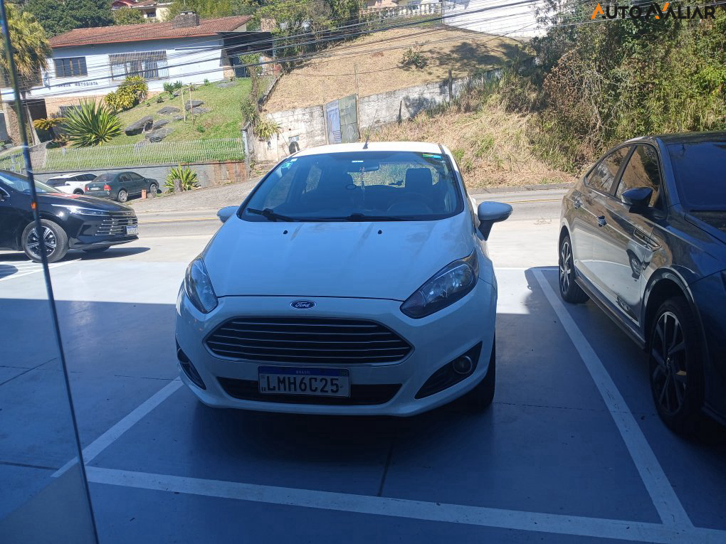 FORD FIESTA 1.6 SE HATCH 16V FLEX 4P POWERSHIFT