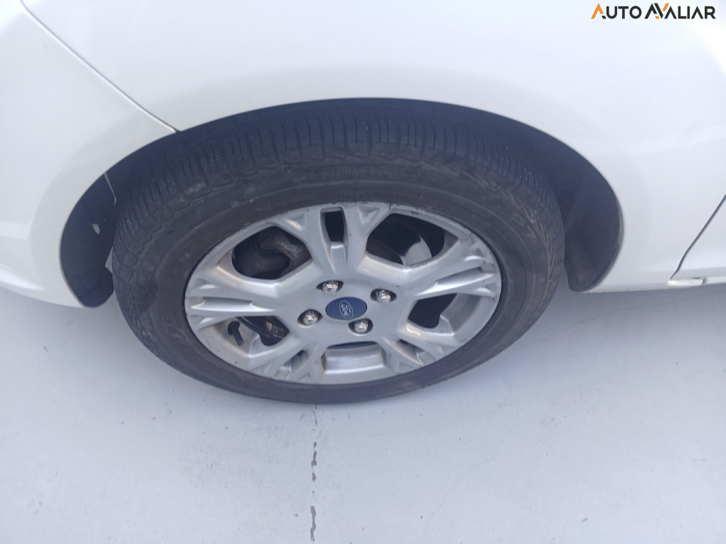 FORD FIESTA 1.6 SE HATCH 16V FLEX 4P POWERSHIFT